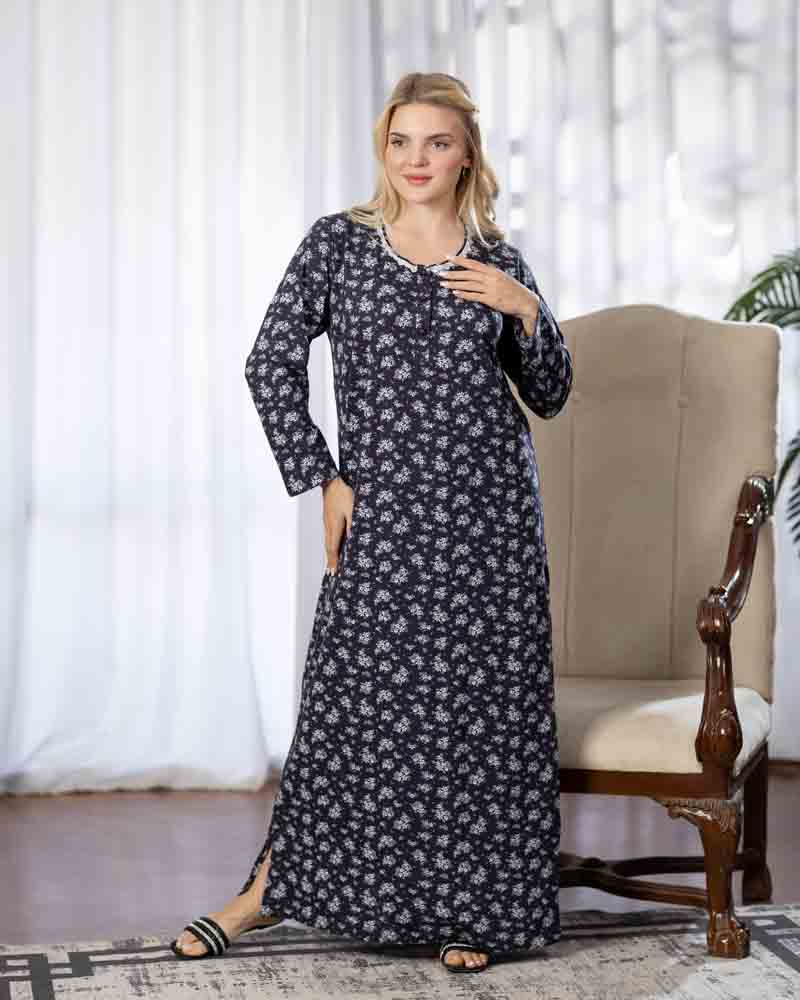 عباية بيت طويلة بكم كامل، خلفية كحلي تغطيها زهور صغيرة باللون الأبيض، منظر أمامي كامل Main image