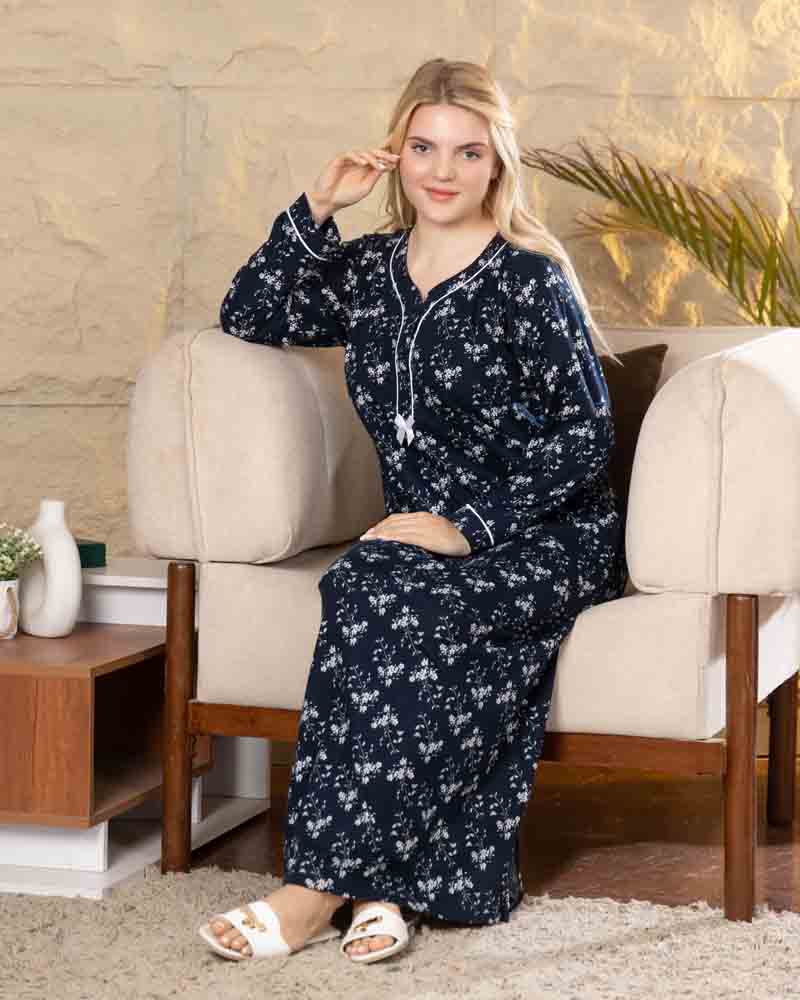 عباية بيت طويلة بكم كامل، خلفية كحلي بطبعة أغصان وزهور بيضاء، التصميم أثناء الجلوس Secondary image