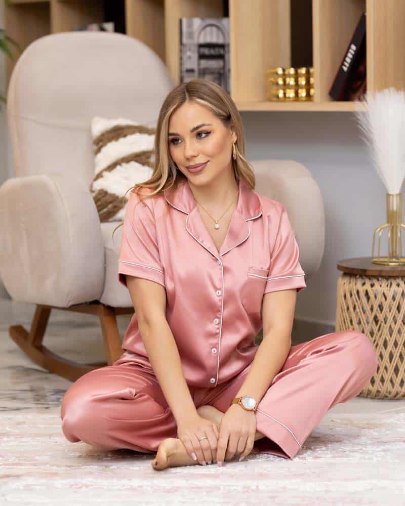 منامة حريمي ساتان سادة بكم (1) - WELLA EGYPT